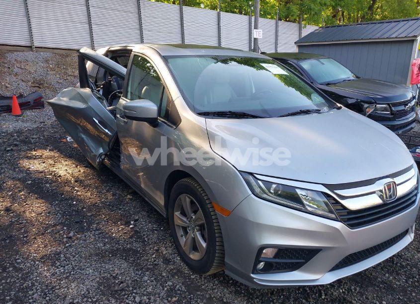 2019 Honda Odyssey EX-L (VIN 5FNRL6H78KB112584) main photo