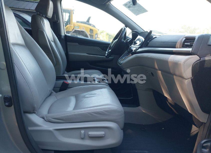 Photo 5 of 2019 Honda Odyssey EX-L (VIN 5FNRL6H78KB112584)