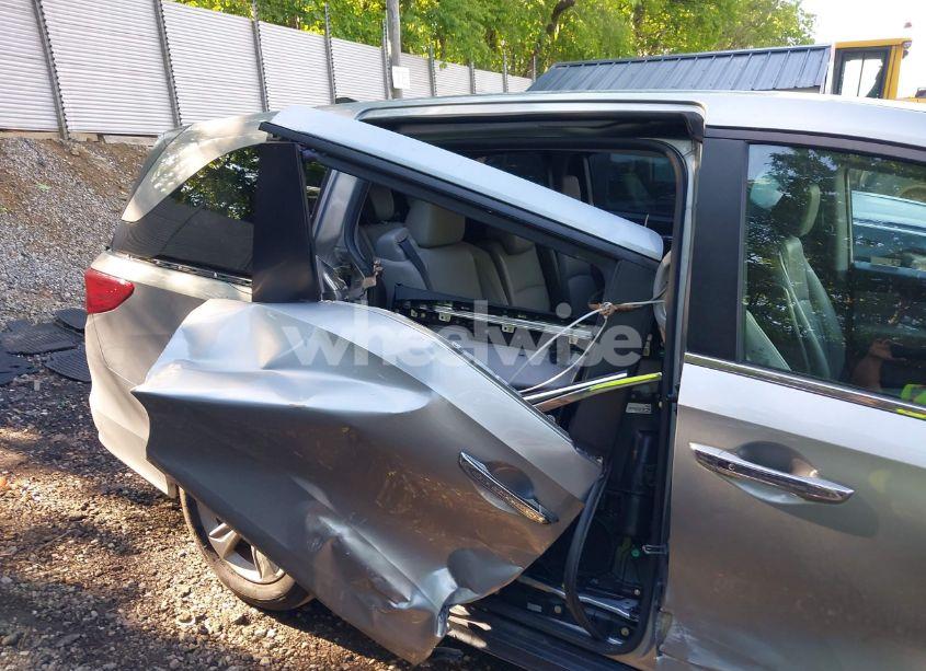 Photo 6 of 2019 Honda Odyssey EX-L (VIN 5FNRL6H78KB112584)