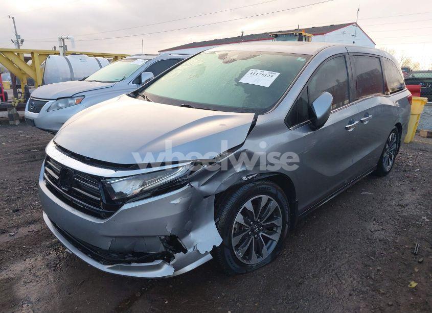 Photo 2 of 2021 Honda Odyssey EX-L (VIN 5FNRL6H78MB000578)