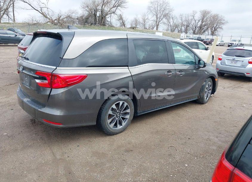 Photo 4 of 2021 Honda Odyssey EX-L (VIN 5FNRL6H78MB012780)