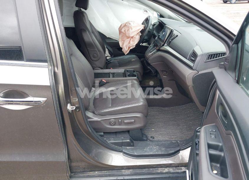 Photo 5 of 2021 Honda Odyssey EX-L (VIN 5FNRL6H78MB012780)