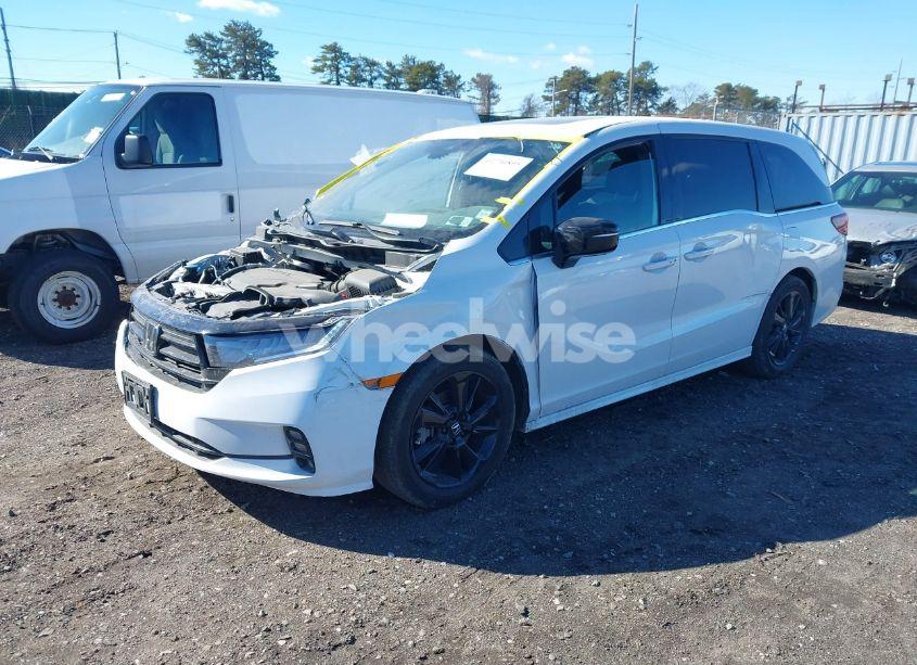 Photo 2 of 2024 Honda Odyssey SPORT (VIN 5FNRL6H78RB005741)