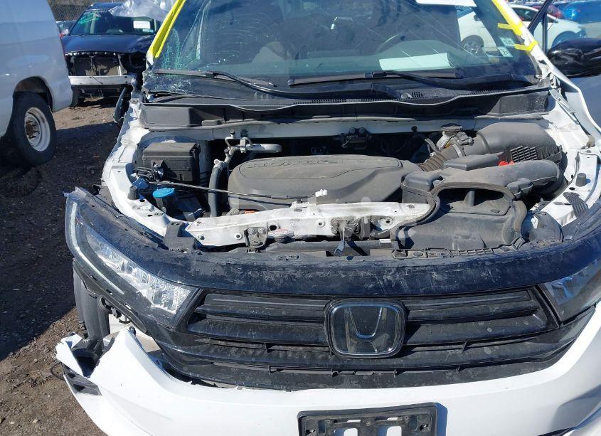 Photo 6 of 2024 Honda Odyssey SPORT (VIN 5FNRL6H78RB005741)