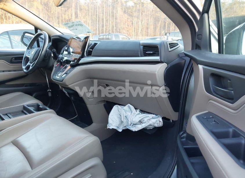 Photo 5 of 2018 Honda Odyssey EX-L (VIN 5FNRL6H79JB009205)