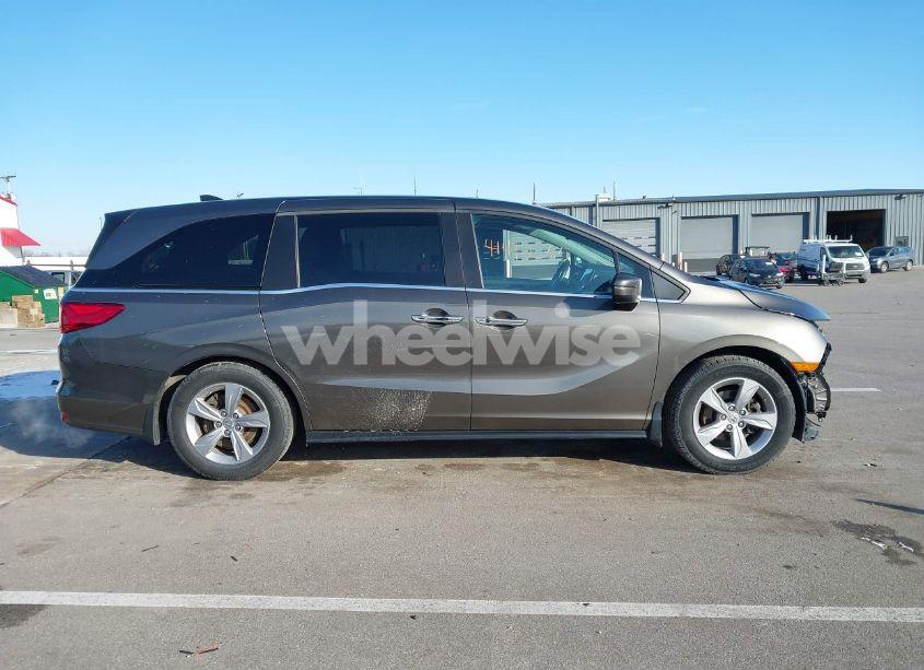 Photo 14 of 2018 Honda Odyssey EX-L (VIN 5FNRL6H79JB010516)