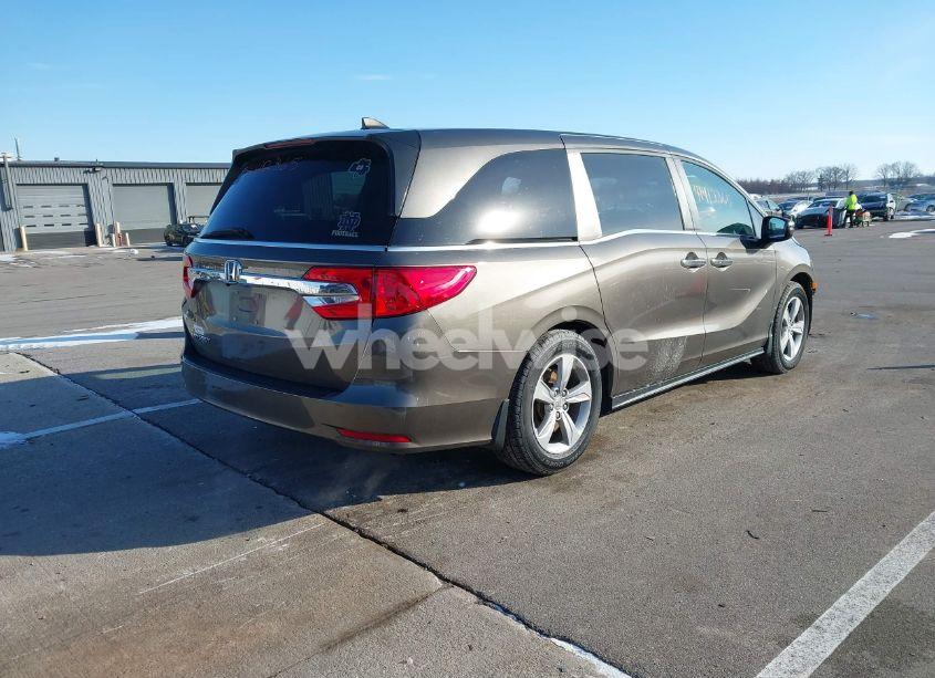 Photo 4 of 2018 Honda Odyssey EX-L (VIN 5FNRL6H79JB010516)