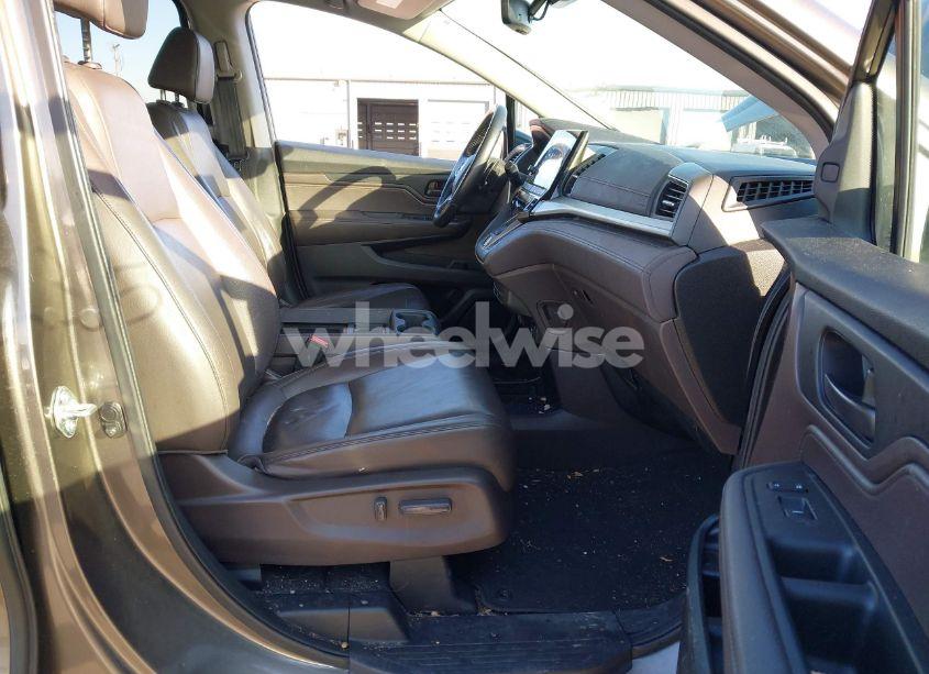 Photo 5 of 2018 Honda Odyssey EX-L (VIN 5FNRL6H79JB010516)