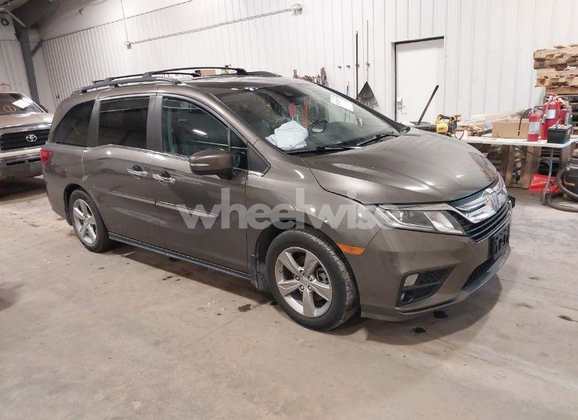2018 Honda Odyssey EX-L (VIN 5FNRL6H79JB013044) main photo