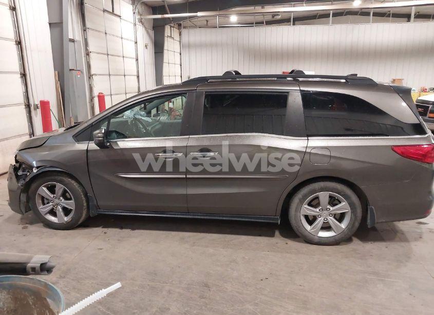 Photo 14 of 2018 Honda Odyssey EX-L (VIN 5FNRL6H79JB013044)