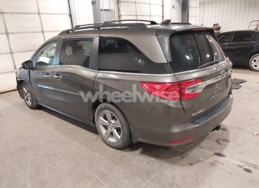 Photo 3 of 2018 Honda Odyssey EX-L (VIN 5FNRL6H79JB013044)