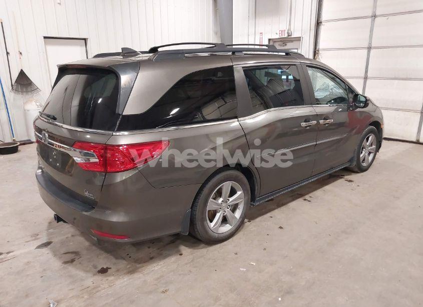 Photo 4 of 2018 Honda Odyssey EX-L (VIN 5FNRL6H79JB013044)