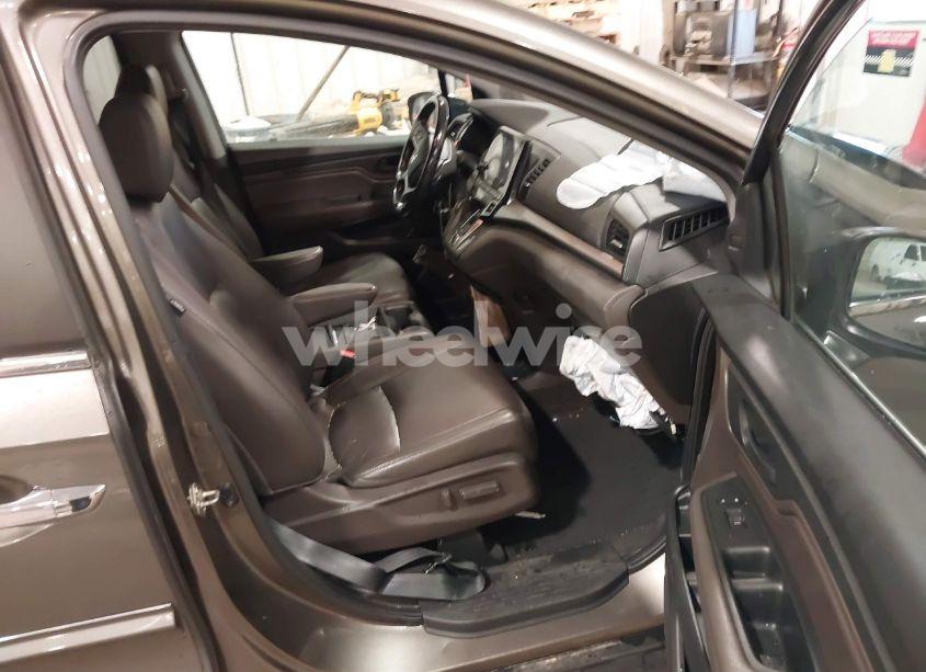 Photo 5 of 2018 Honda Odyssey EX-L (VIN 5FNRL6H79JB013044)