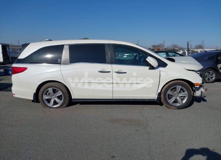 Photo 13 of 2018 Honda Odyssey EX-L (VIN 5FNRL6H79JB014419)