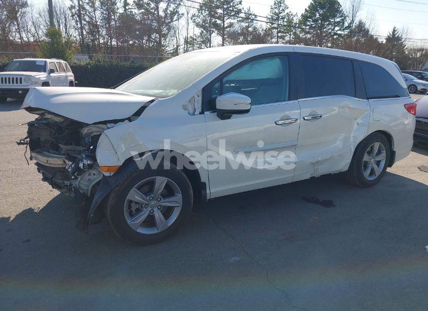 Photo 2 of 2018 Honda Odyssey EX-L (VIN 5FNRL6H79JB014419)