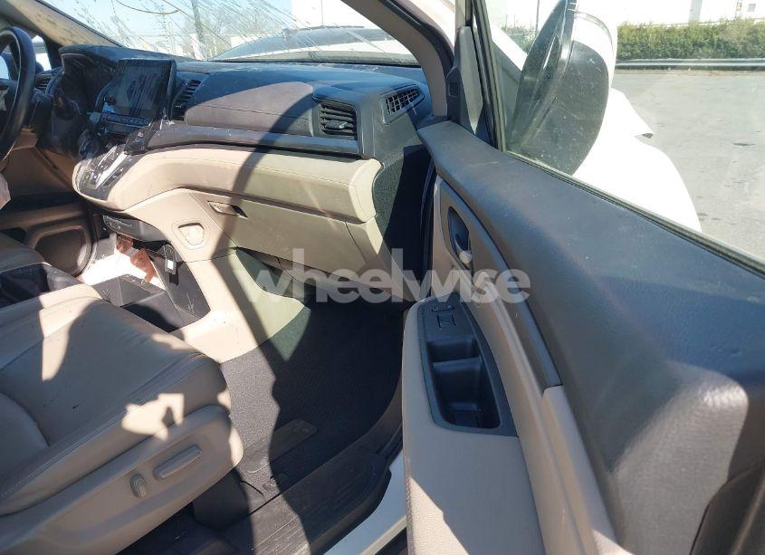 Photo 5 of 2018 Honda Odyssey EX-L (VIN 5FNRL6H79JB014419)