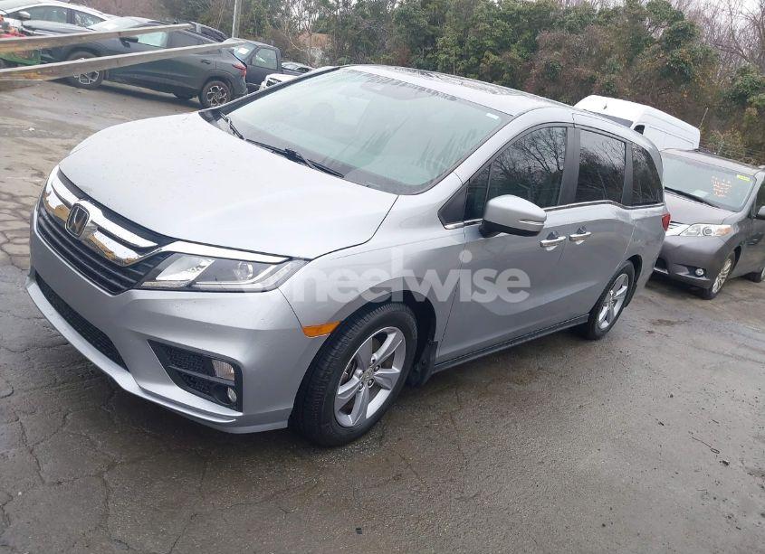 Photo 2 of 2018 Honda Odyssey EX-L (VIN 5FNRL6H79JB069520)