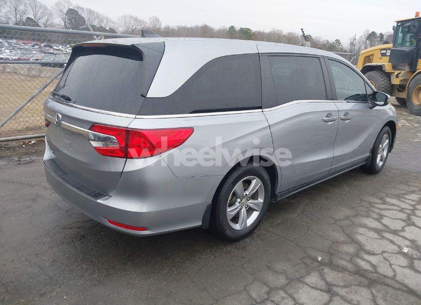 Photo 4 of 2018 Honda Odyssey EX-L (VIN 5FNRL6H79JB069520)