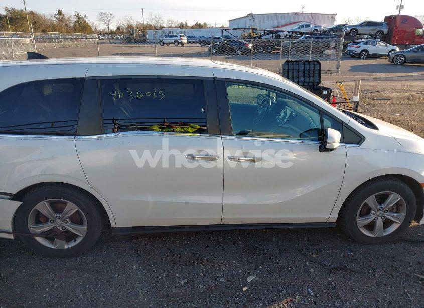 Photo 13 of 2018 Honda Odyssey EX-L (VIN 5FNRL6H7XJB008841)