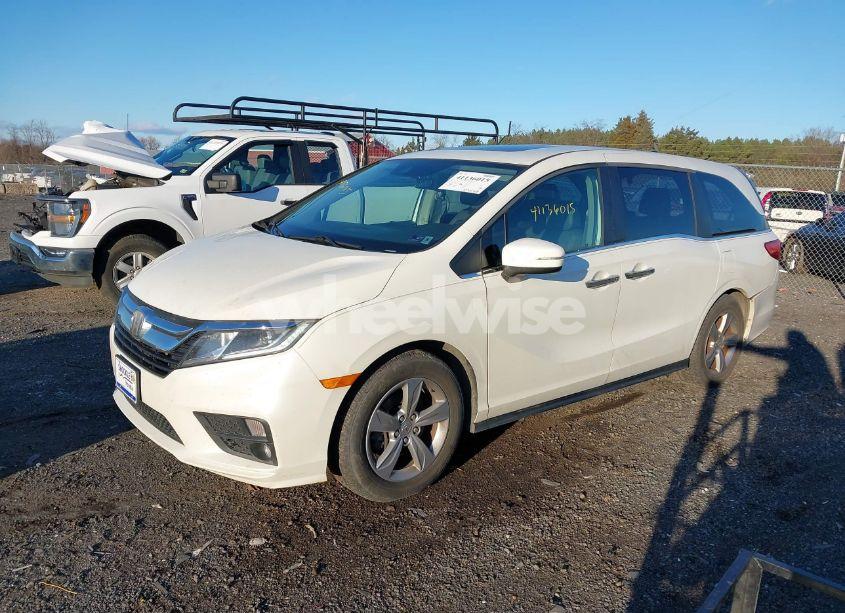 Photo 2 of 2018 Honda Odyssey EX-L (VIN 5FNRL6H7XJB008841)