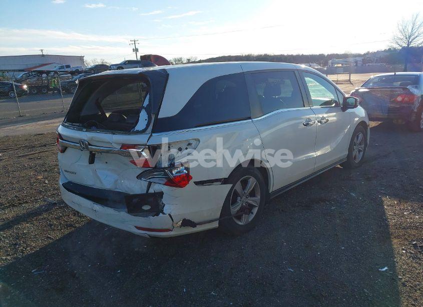 Photo 4 of 2018 Honda Odyssey EX-L (VIN 5FNRL6H7XJB008841)