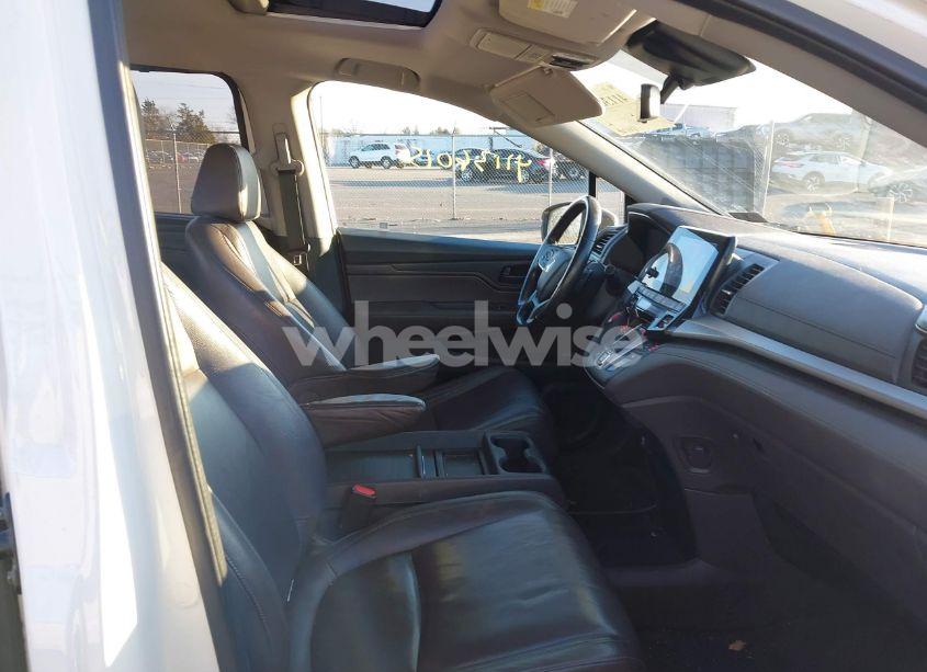 Photo 5 of 2018 Honda Odyssey EX-L (VIN 5FNRL6H7XJB008841)