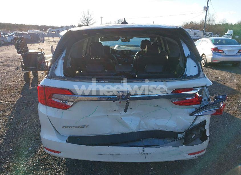 Photo 6 of 2018 Honda Odyssey EX-L (VIN 5FNRL6H7XJB008841)