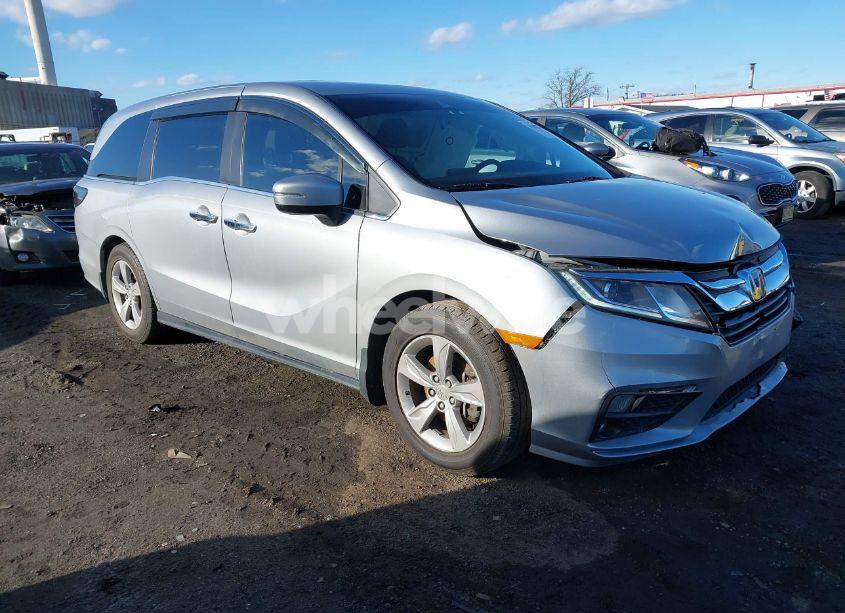 2018 Honda Odyssey EX-L (VIN 5FNRL6H7XJB045579) main photo