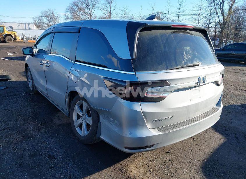 Photo 3 of 2018 Honda Odyssey EX-L (VIN 5FNRL6H7XJB045579)