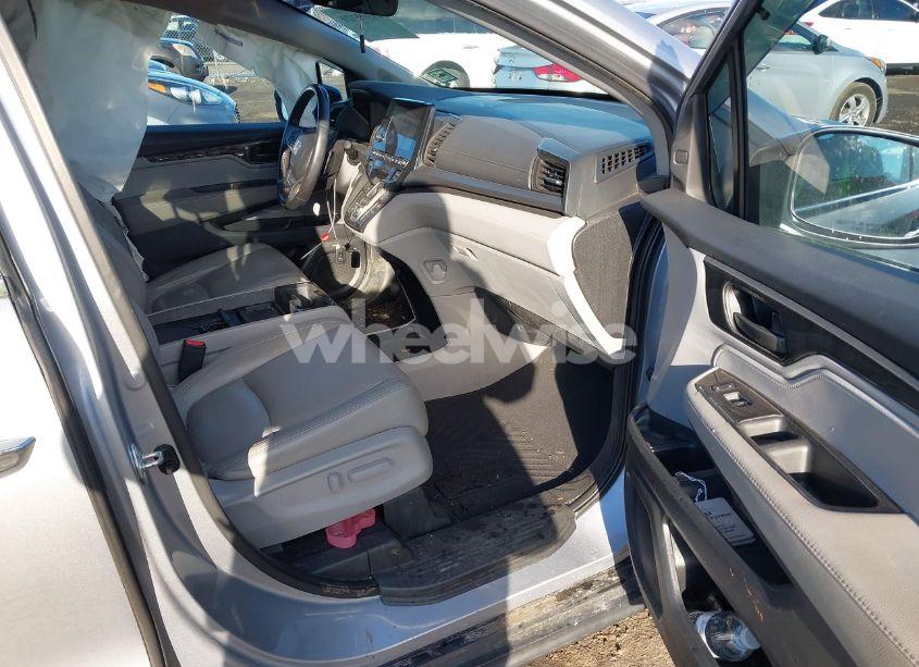 Photo 5 of 2018 Honda Odyssey EX-L (VIN 5FNRL6H7XJB045579)