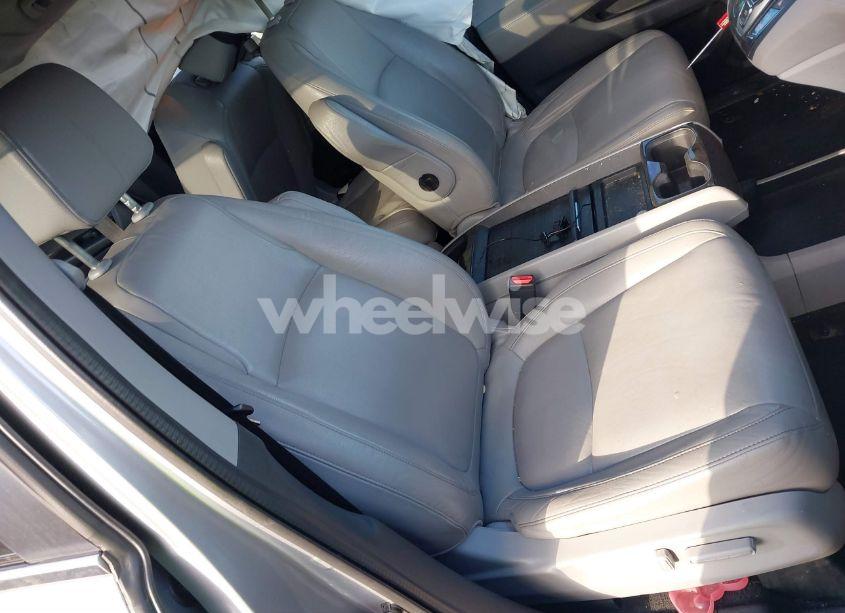 Photo 8 of 2018 Honda Odyssey EX-L (VIN 5FNRL6H7XJB045579)