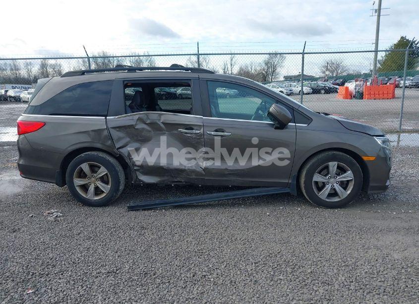 Photo 13 of 2018 Honda Odyssey EX-L (VIN 5FNRL6H7XJB053665)