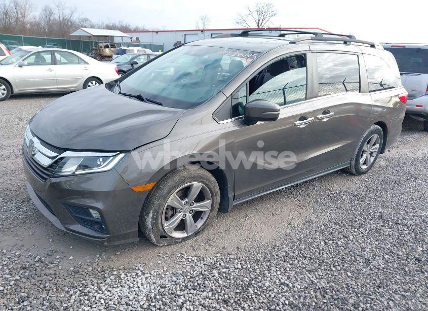 Photo 2 of 2018 Honda Odyssey EX-L (VIN 5FNRL6H7XJB053665)