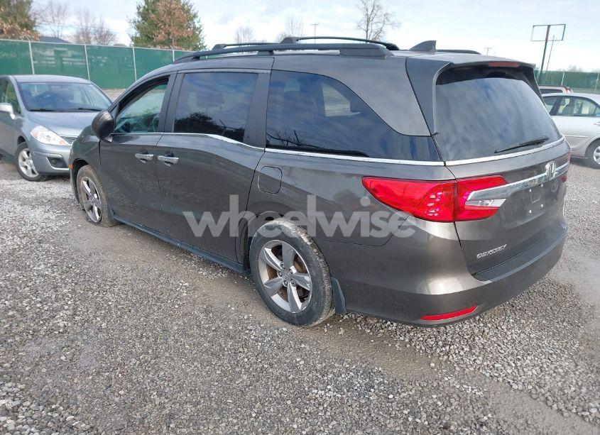 Photo 3 of 2018 Honda Odyssey EX-L (VIN 5FNRL6H7XJB053665)