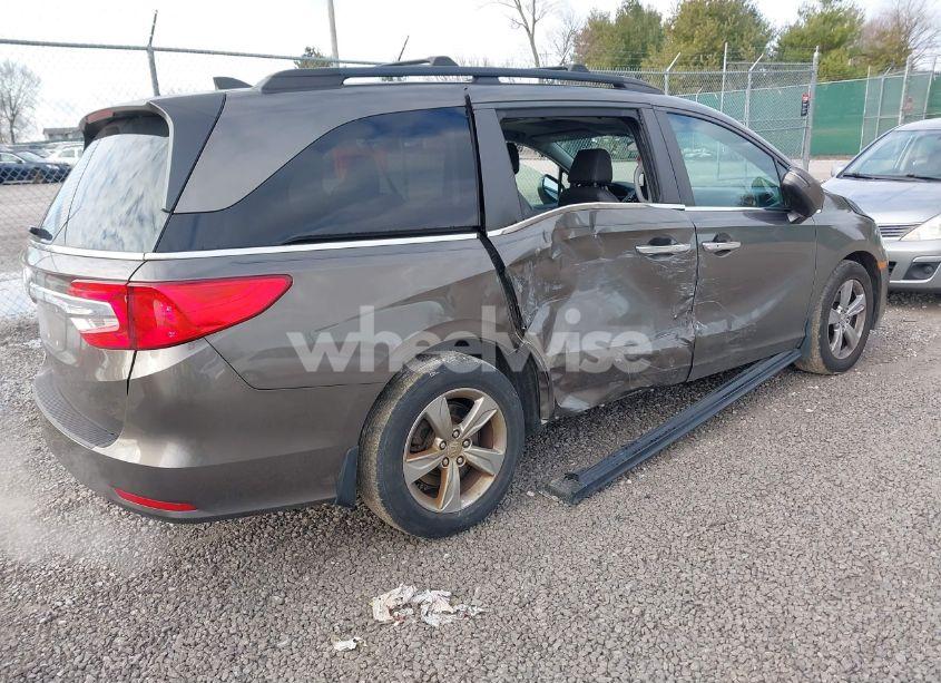 Photo 4 of 2018 Honda Odyssey EX-L (VIN 5FNRL6H7XJB053665)