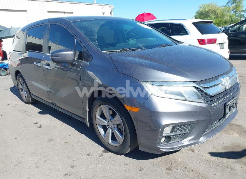 2018 Honda Odyssey EX-L (VIN 5FNRL6H7XJB067694) main photo