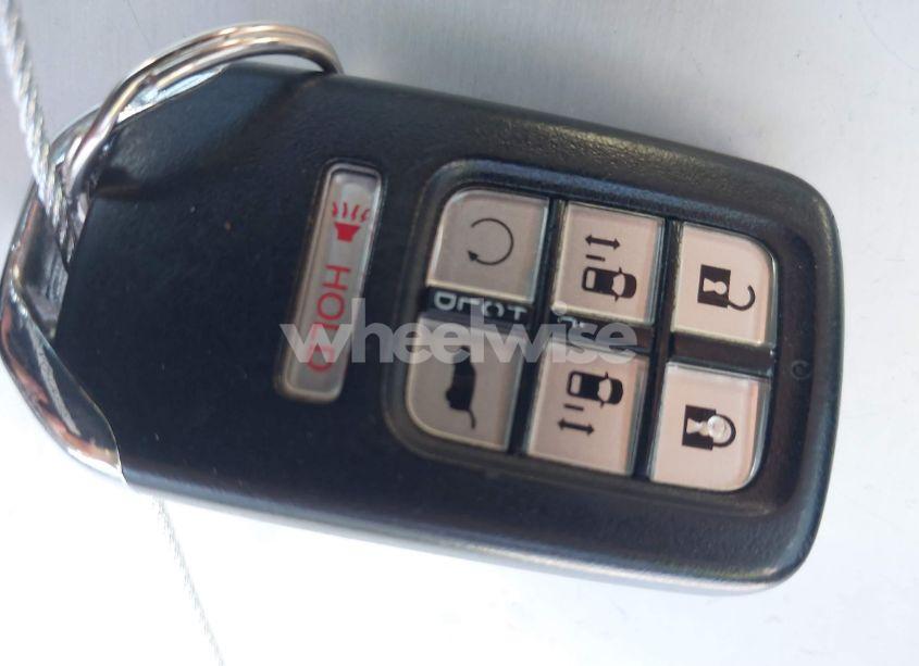 Photo 11 of 2018 Honda Odyssey EX-L (VIN 5FNRL6H7XJB067694)