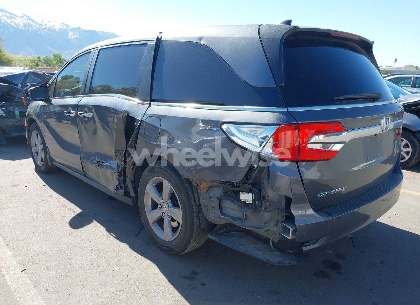 Photo 3 of 2018 Honda Odyssey EX-L (VIN 5FNRL6H7XJB067694)