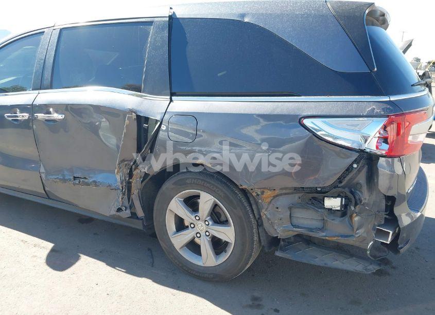 Photo 6 of 2018 Honda Odyssey EX-L (VIN 5FNRL6H7XJB067694)