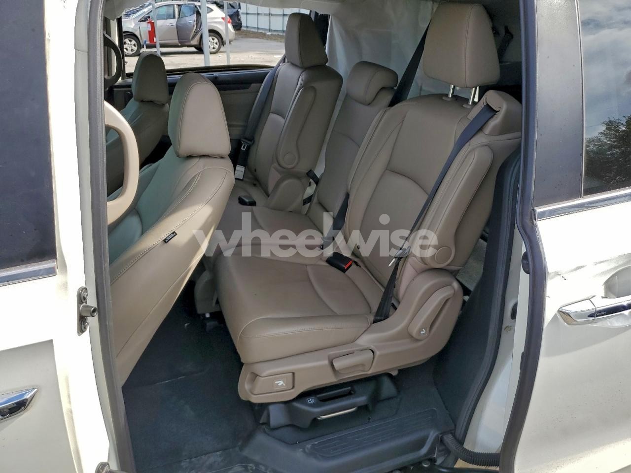 Photo 11 of 2019 HONDA ODYSSEY EXL (VIN 5FNRL6H7XKB043607)