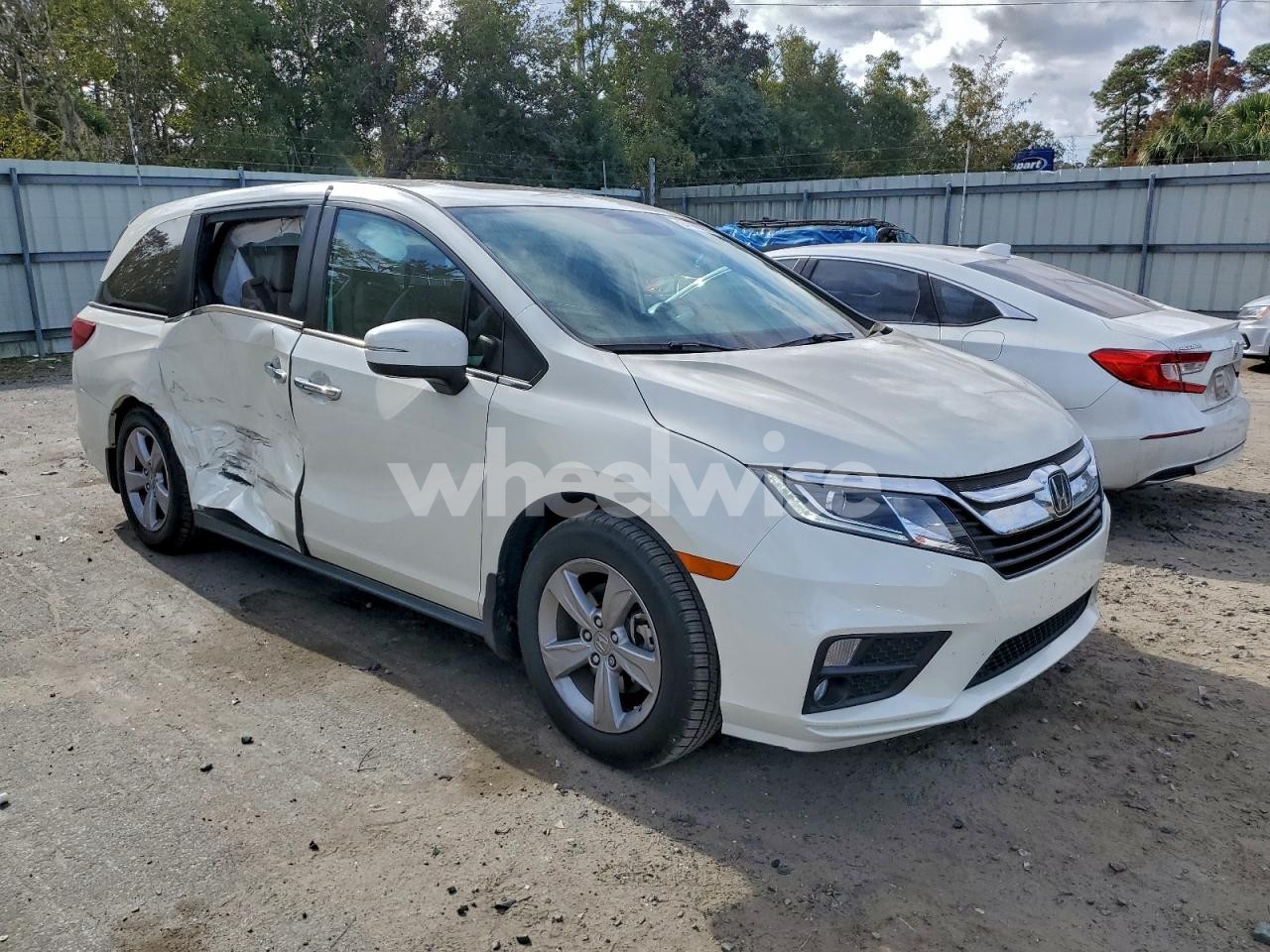 Photo 4 of 2019 HONDA ODYSSEY EXL (VIN 5FNRL6H7XKB043607)