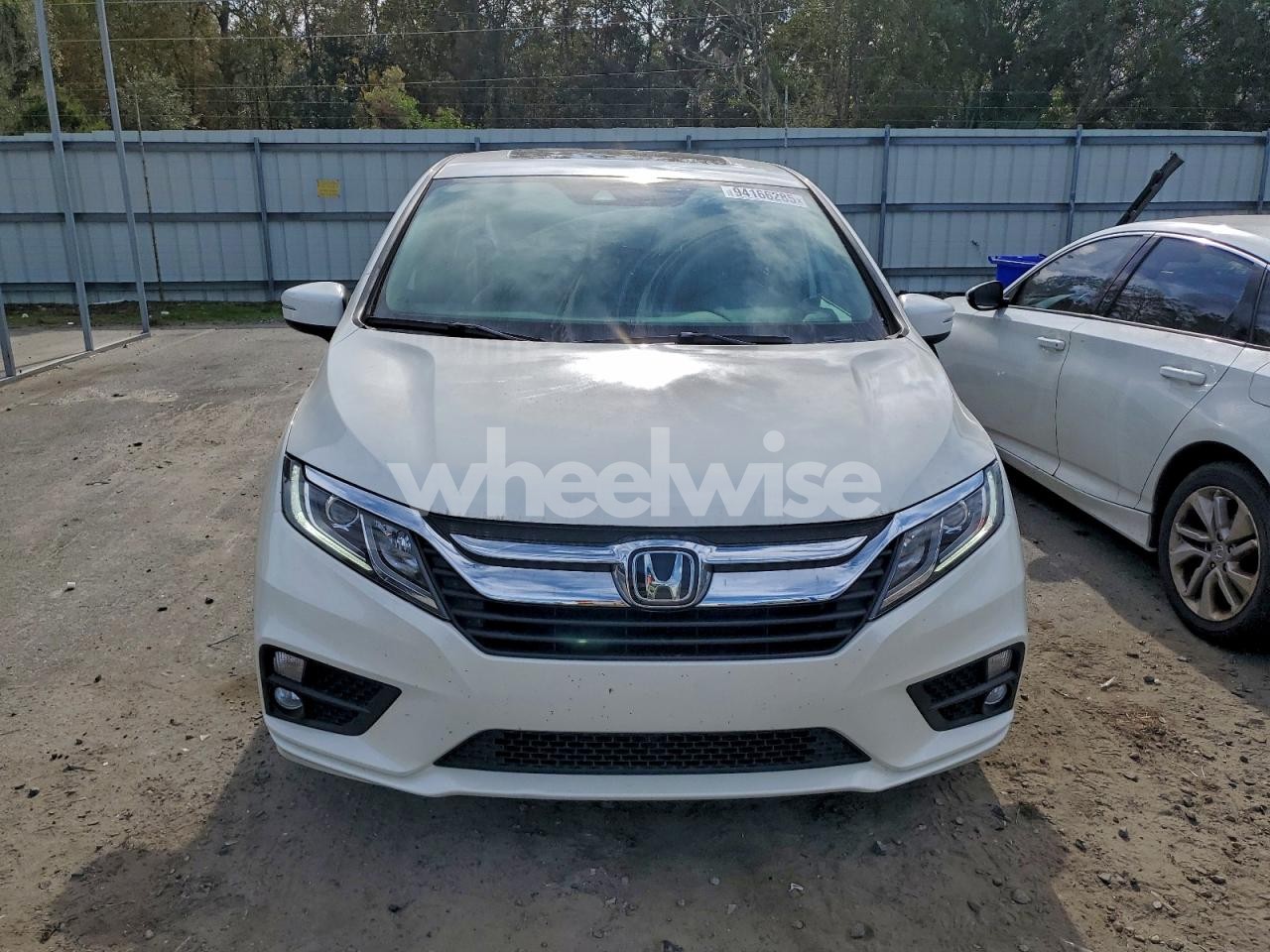 Photo 5 of 2019 HONDA ODYSSEY EXL (VIN 5FNRL6H7XKB043607)