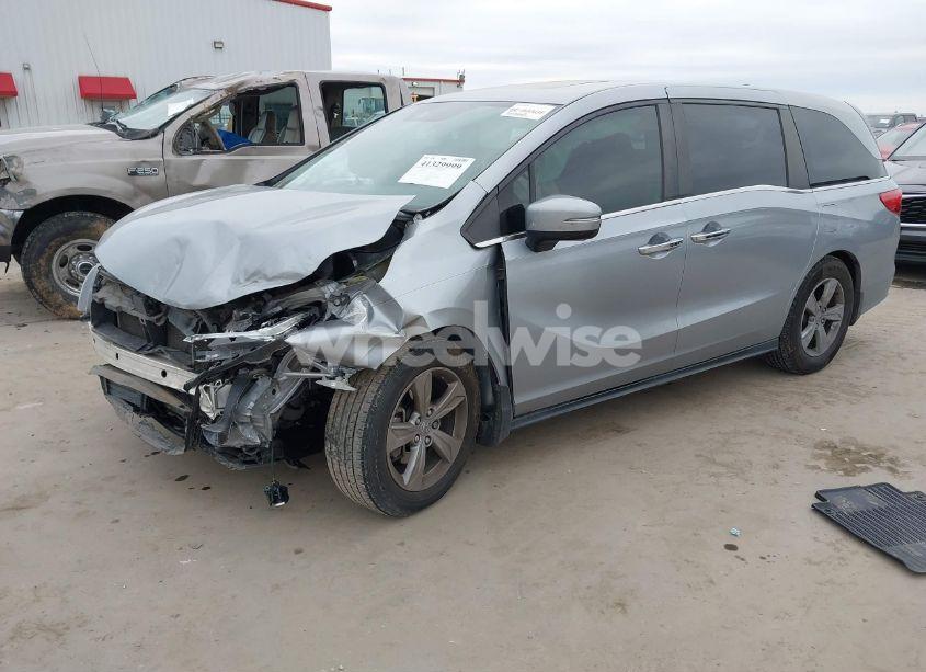 Photo 2 of 2019 Honda Odyssey EX-L (VIN 5FNRL6H7XKB107290)