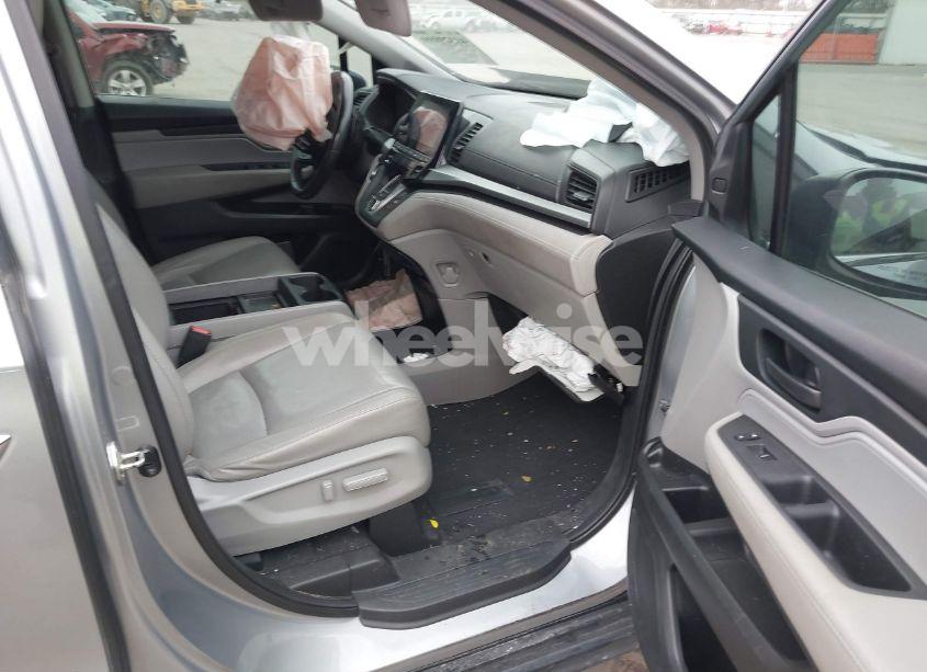 Photo 5 of 2019 Honda Odyssey EX-L (VIN 5FNRL6H7XKB107290)