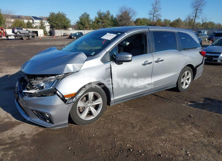 Photo 2 of 2019 Honda Odyssey EX-L (VIN 5FNRL6H7XKB110674)
