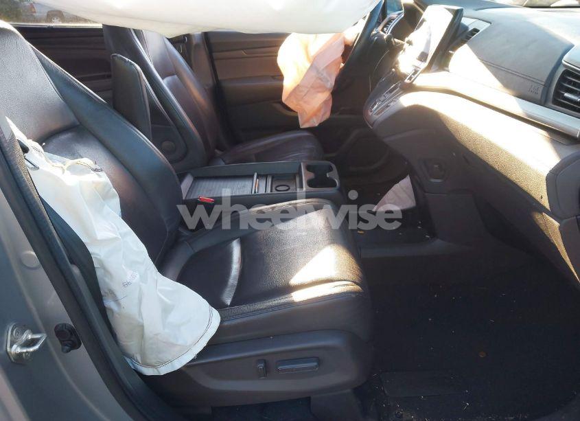 Photo 5 of 2019 Honda Odyssey EX-L (VIN 5FNRL6H7XKB110674)