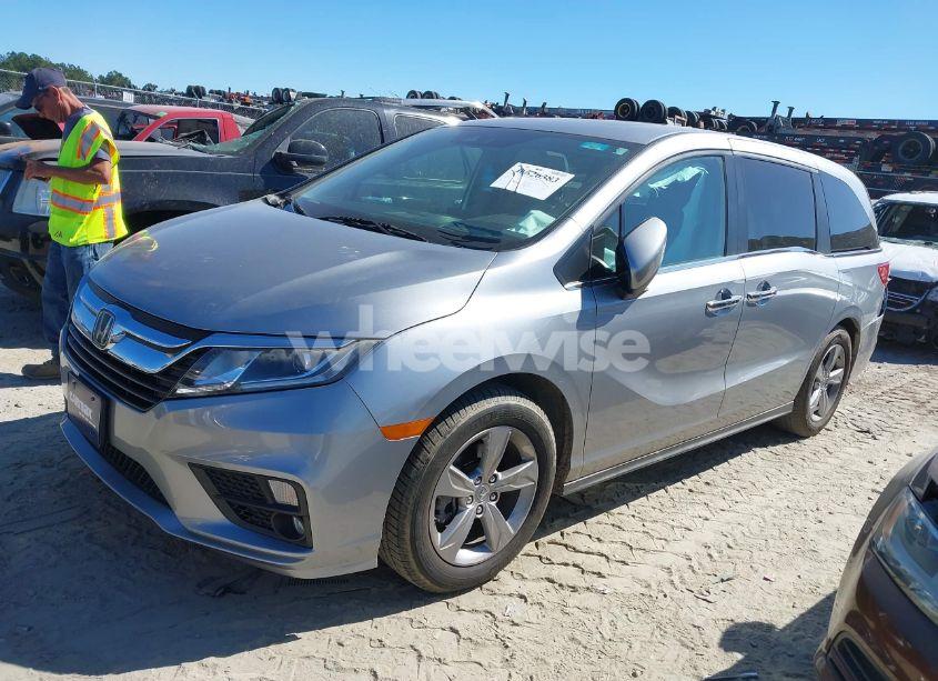 Photo 2 of 2019 Honda Odyssey EX-L (VIN 5FNRL6H7XKB132867)