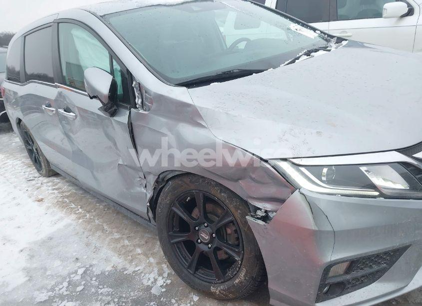 Photo 6 of 2019 Honda Odyssey EX-L (VIN 5FNRL6H7XKB138667)