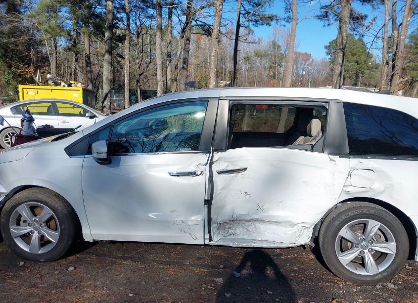 Photo 6 of 2020 Honda Odyssey EX-L/EX-L W/NAVI RES (VIN 5FNRL6H7XLB052826)