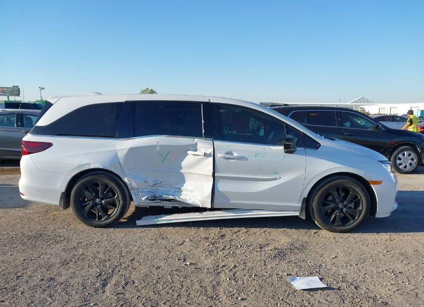 Photo 13 of 2023 Honda Odyssey SPORT (VIN 5FNRL6H7XPB040827)